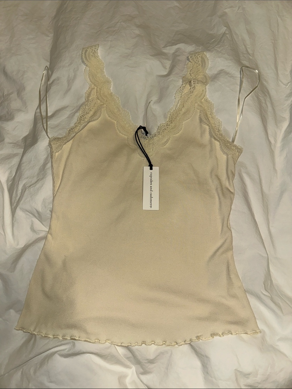 Cupcake  and cashmere Lace-Trim Slip Cami in Cream